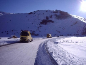 Grúa y remolcador en Babia