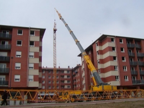 DESMONTAJE DE GRUA TORRE CON GRUA DE 200TM