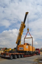 Grúa 250 tm. descargando locomotora V211