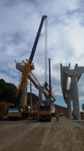Montaje de vigas Artesa de 146 TM. y 42 M.