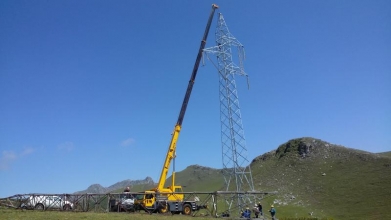 Montaje torre eléctrica.