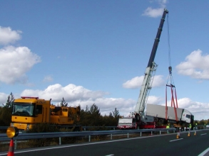 Servicio de Rescate de camión pesado en autopista.