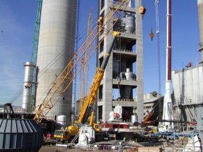 Grúa 200 tm. montando nuevo molino en fabrica de Cementos La Robla