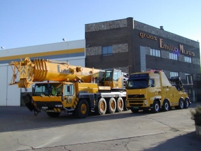 Grúa de 200 tm. y remolcador