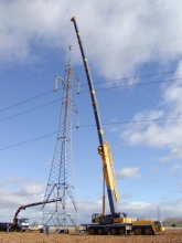 Montaje de torre para linea de alta tensión.