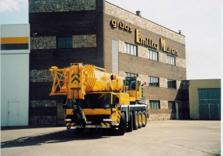 Grúa de 200 tm.