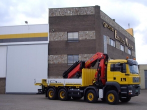 Camión autocargante 8x8 con grúa pk 60